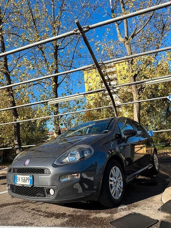 Grigio Usata 2014 Fiat Punto Street Due volumi | 5000 € (Ottimo prezzo) - Immagine 1/4
