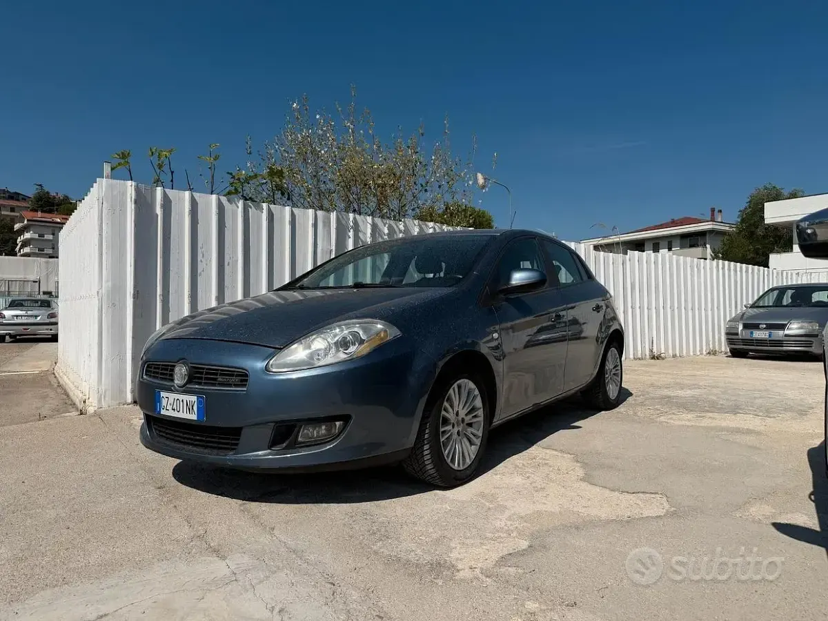 Usata Fiat Bravo Dynamic 120 CV (88 kW) 2009 Bluazzurro Utilitaria