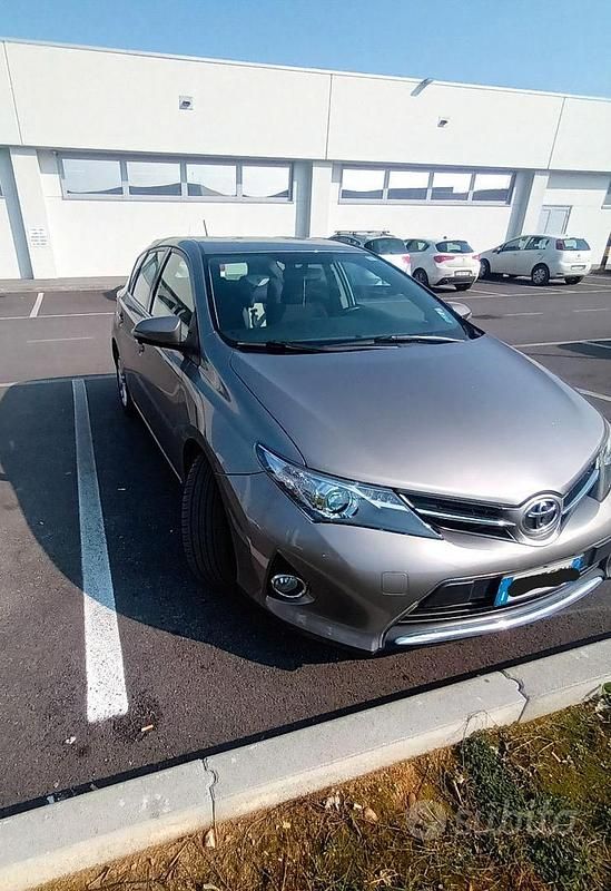 Usata Toyota Auris 2013 Grigio Berlina