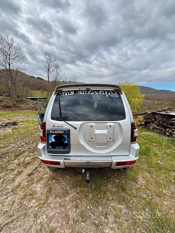 Usata Mitsubishi Pajero 160 CV (117 kW) 2001 Grigio SUV