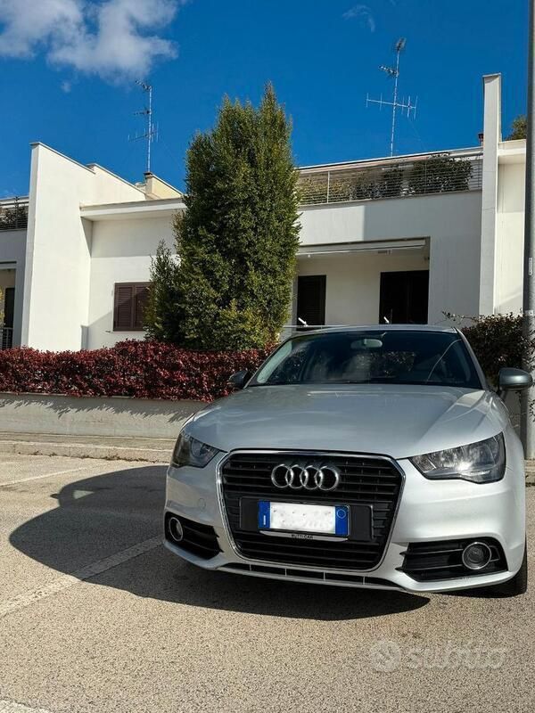 Usata Audi A1 105 CV (77 kW) 2010 Grigio Utilitaria