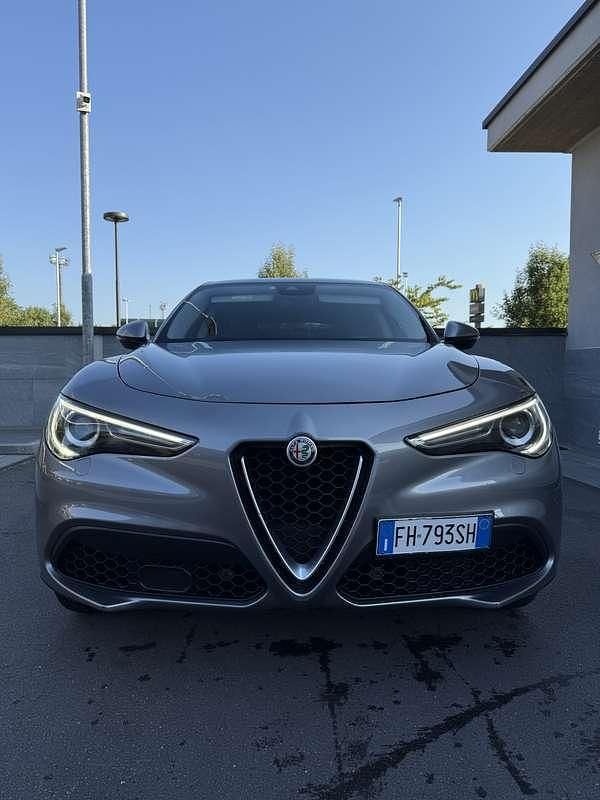 Grigio Usata 2017 Alfa Romeo Stelvio Super SUV | 15.500 € (Super prezzo) - Immagine 1/4