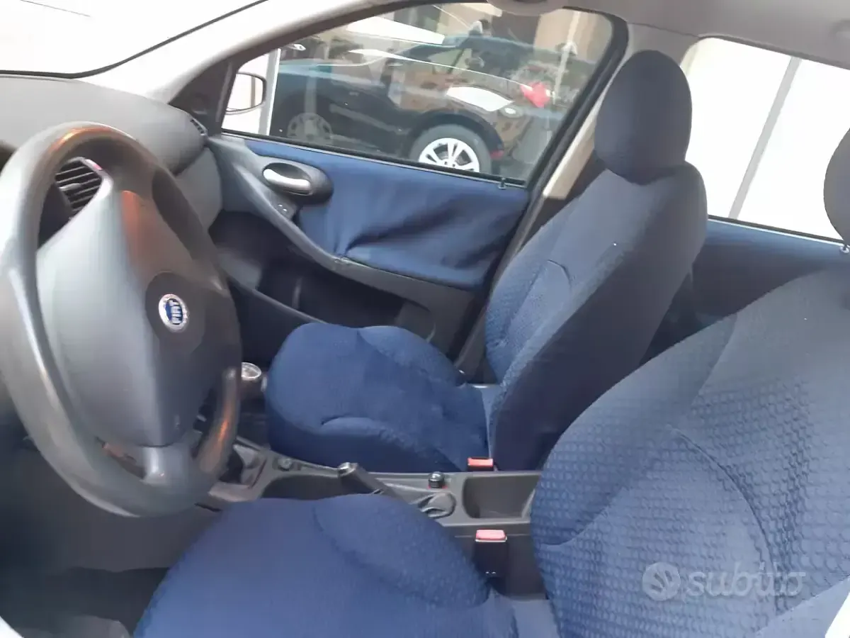 Usata Fiat Stilo 103 CV (75 kW) 2001 Bluazzurro Utilitaria