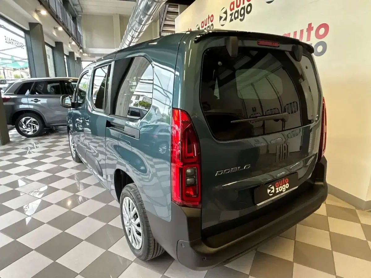 Nuova Fiat Doblò 131 CV (96 kW) 2025 Blu volare Monovolume