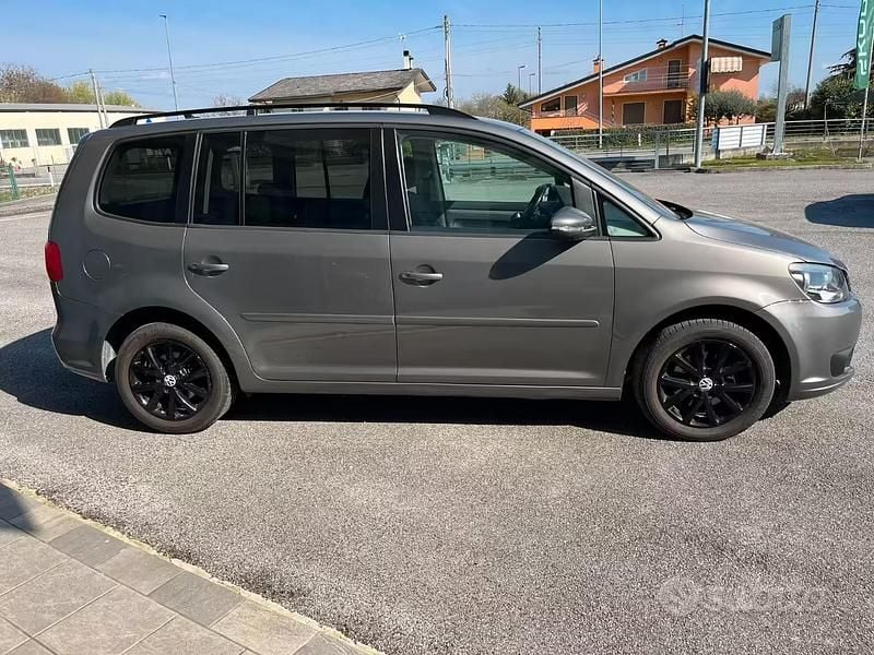 Usata VW Touran Comfortline 105 CV (77 kW) 2011 Grigio ardesia Monovolume