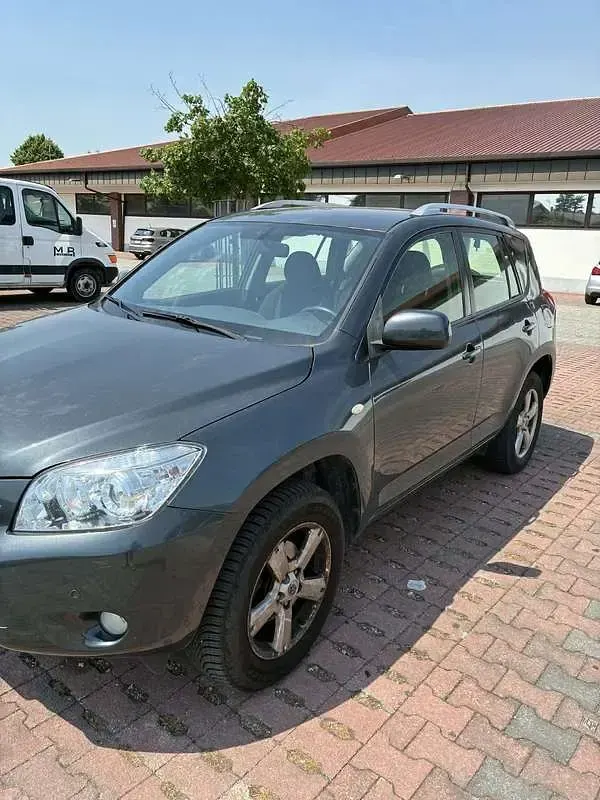 Usata Toyota RAV4 Luxury 152 CV (111 kW) 2009 Grigio SUV