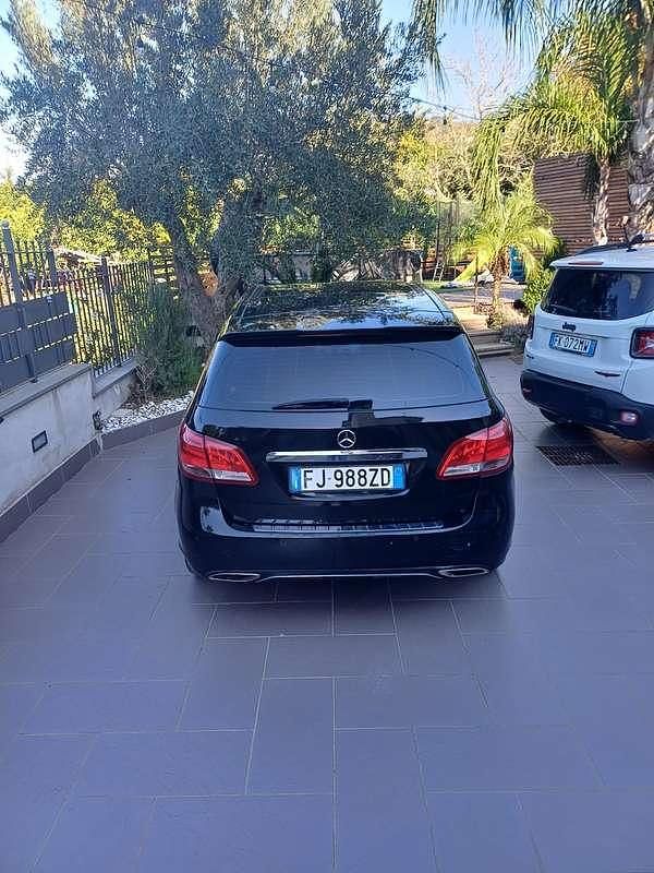 Usata Mercedes B180 109 CV (80 kW) 2015 Monovolume