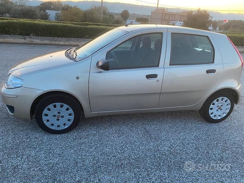 Usata Fiat Punto Classica 70 CV (51 kW) 2010 Grigio Utilitaria