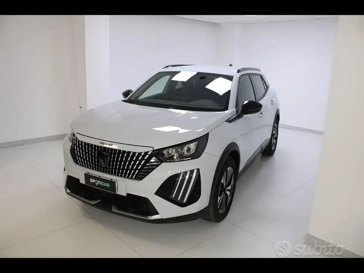 Usata Peugeot 2008 S 131 CV (96 kW) 2025 Bianco SUV