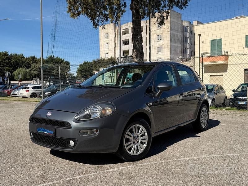 Usata Fiat Punto 77 CV (56 kW) 2015 Grigio Utilitaria