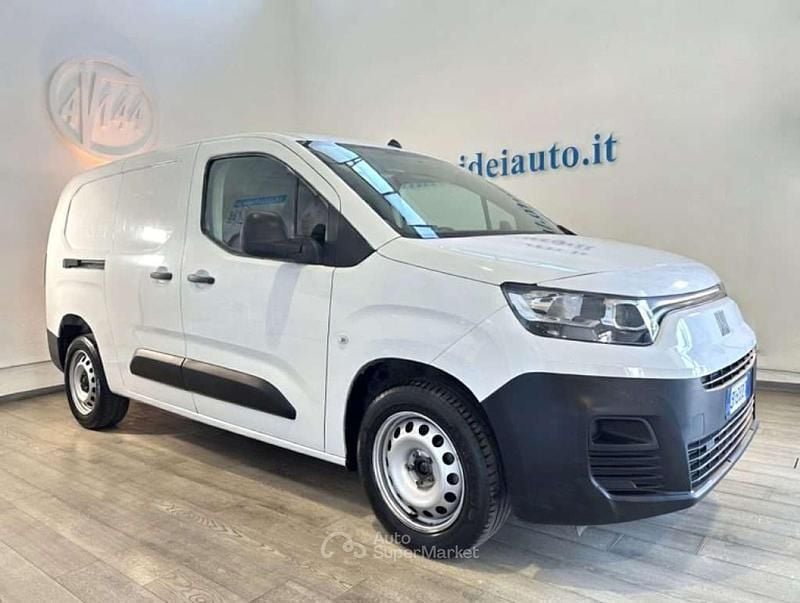 Usata Fiat Doblò 102 CV (75 kW) 2023 Bianco Monovolume