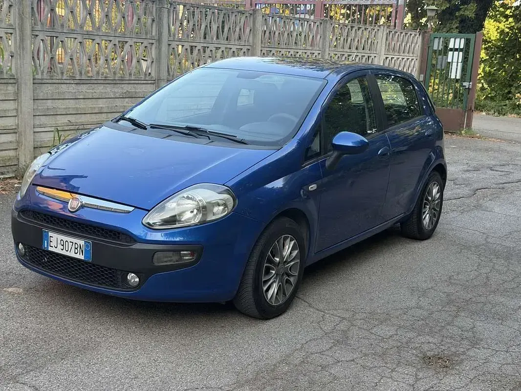 Usata Fiat Punto Evo Dynamic 69 CV (50 kW) 2011 Bluazzurro Utilitaria