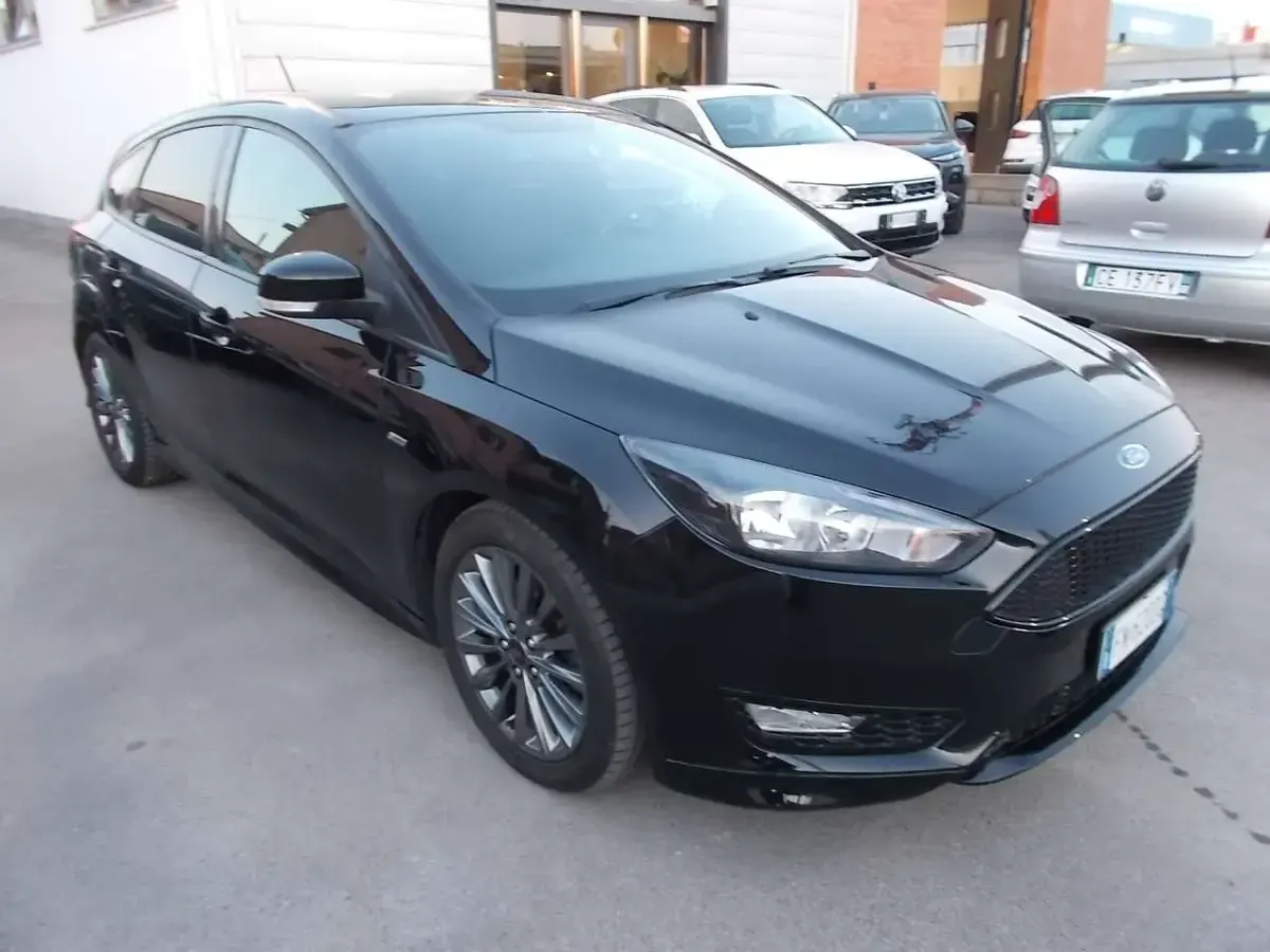 Usata Ford Focus ST-Line 120 CV (88 kW) 2018 Nero Berlina