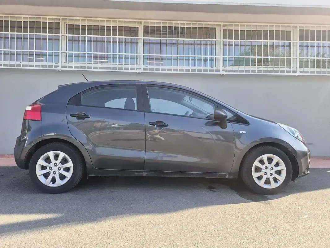 Usata Kia Rio 75 CV (55 kW) 2012 Berlina
