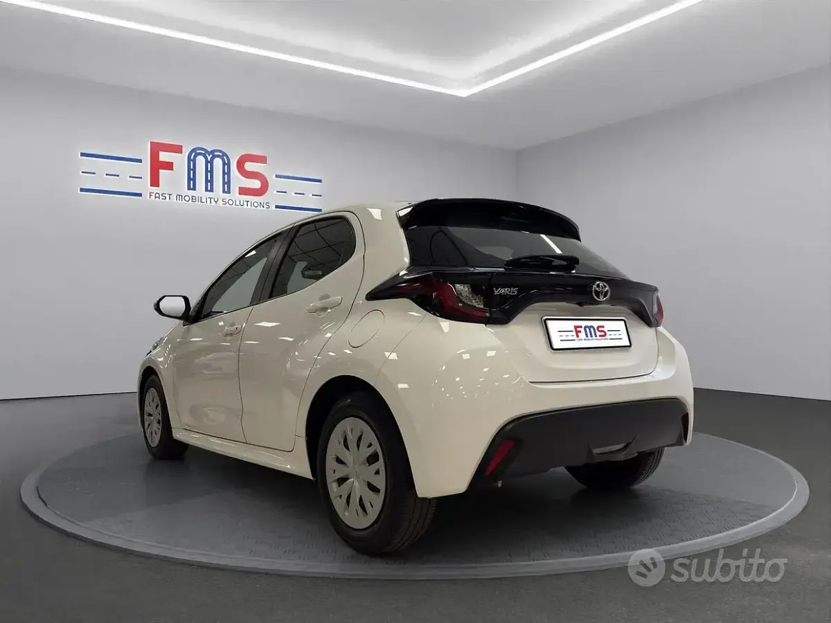 Usata Toyota Yaris Active 98 CV (72 kW) 2023 Super white gloss Utilitaria