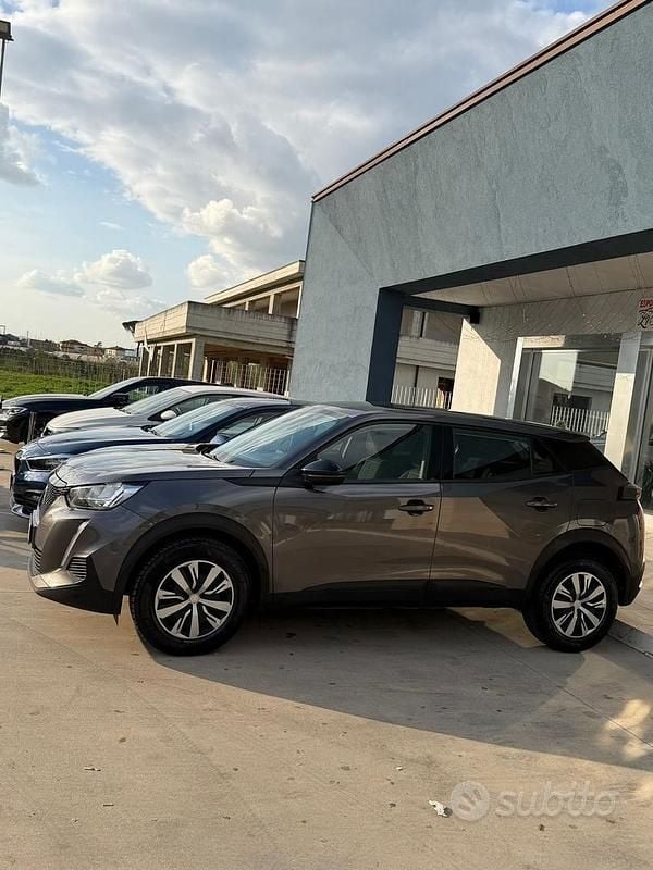 Usata Peugeot 2008 Active 110 CV (80 kW) 2022 Grigio SUV