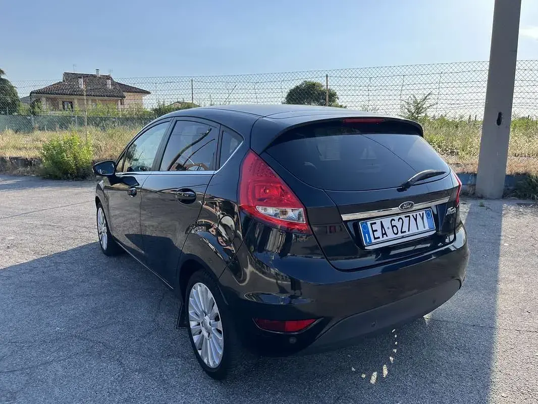 Usata Ford Fiesta Titanium 95 CV (69 kW) 2010 Berlina