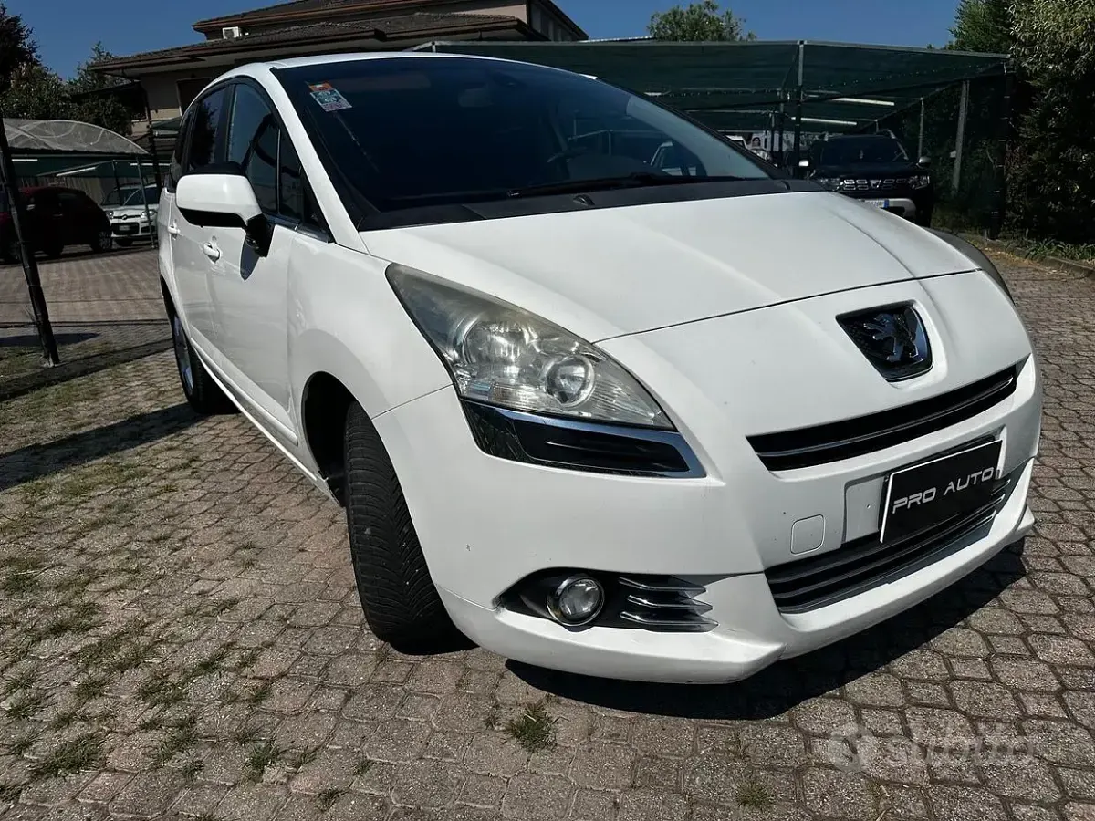 Usata Peugeot 5008 Business-Line 115 CV (84 kW) 2013 Bianco Monovolume