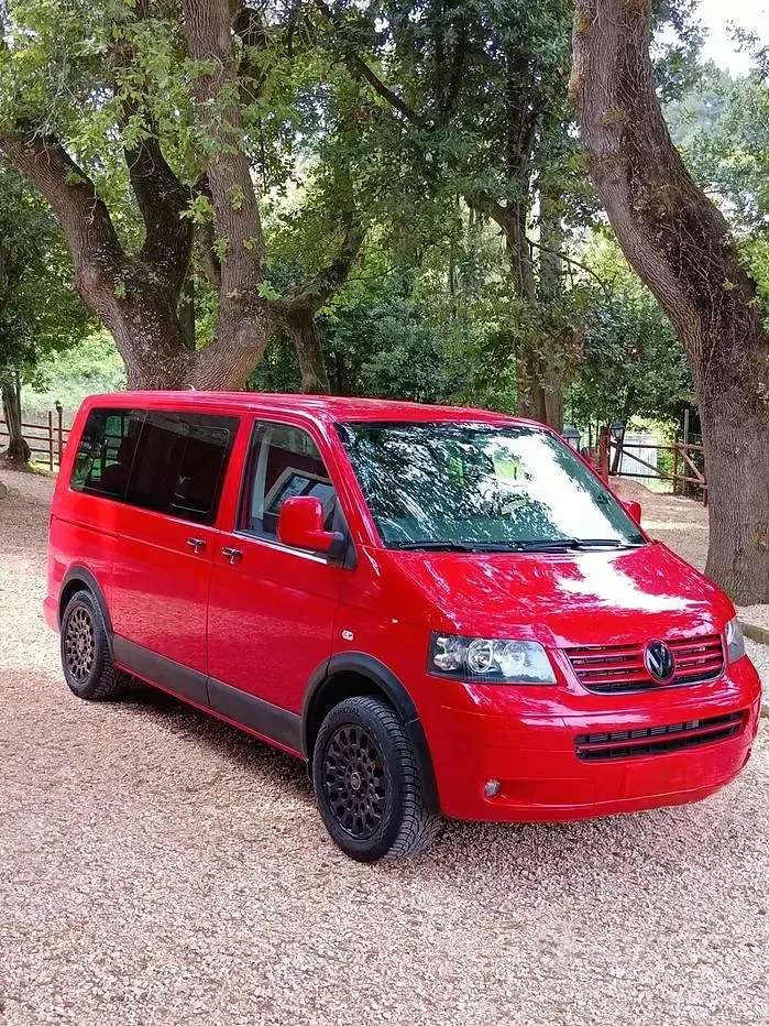 Usata VW Caravelle 131 CV (96 kW) 2006 Rosso Furgone