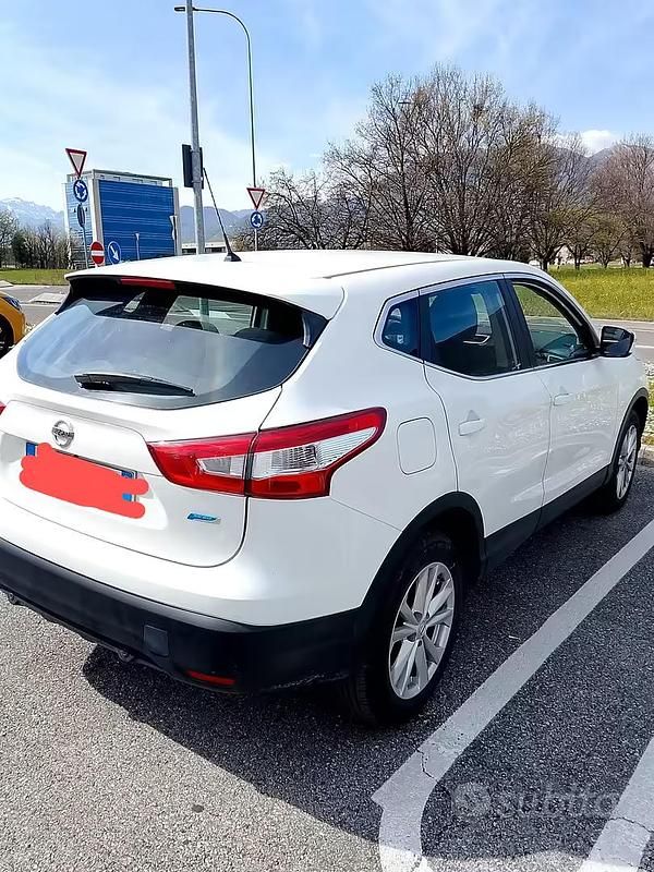 Usata Nissan Qashqai 115 CV (84 kW) 2015 Bianco SUV