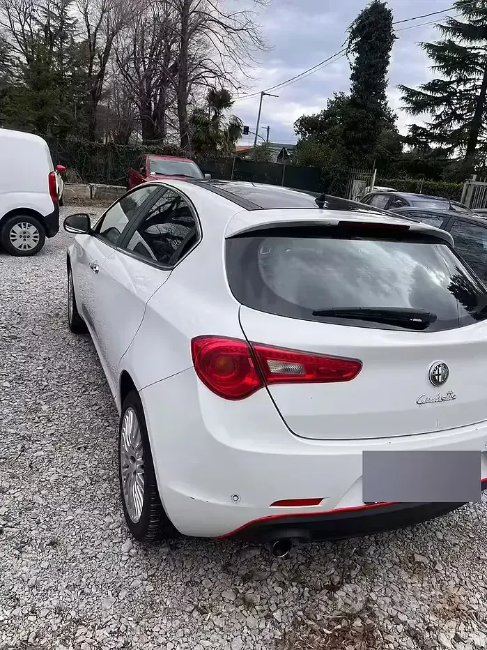Usata Alfa Romeo Giulietta 105 CV (77 kW) 2012 Bianco Utilitaria