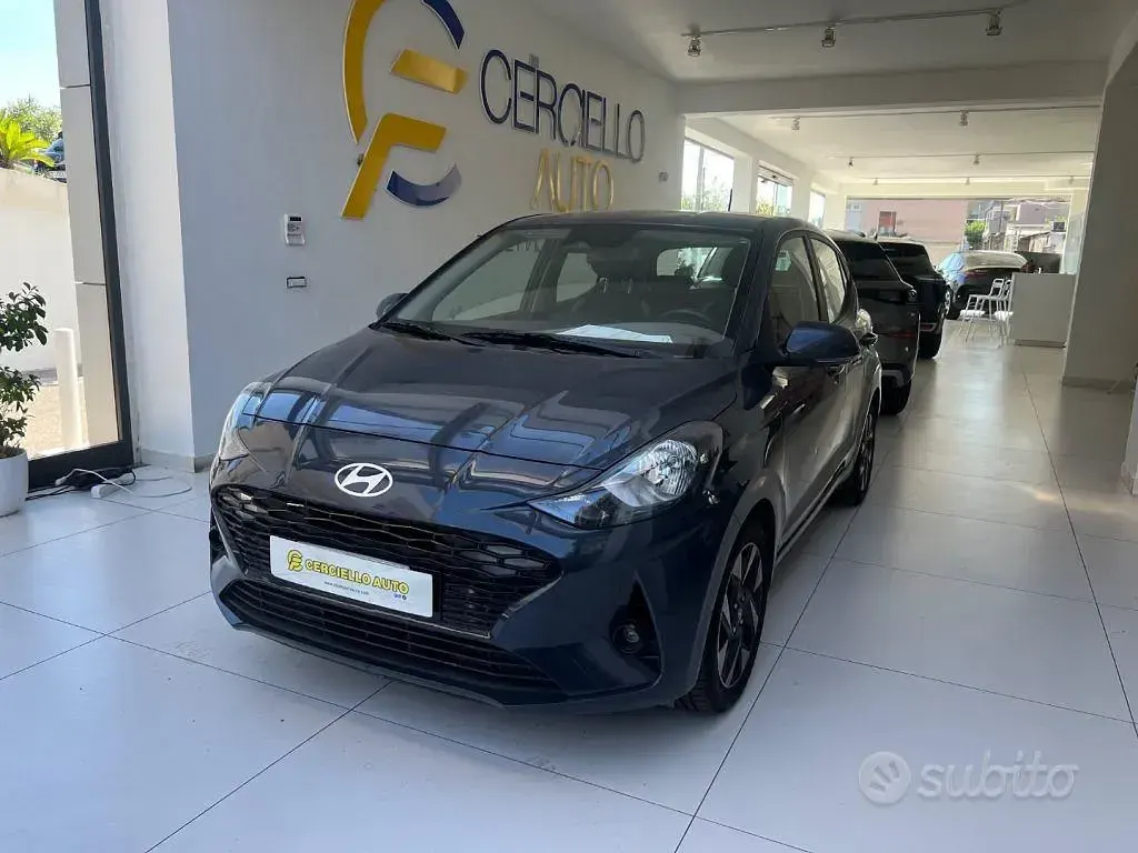 Usata Hyundai i10 67 CV (49 kW) 2023 Grigio scuro metallizzato Utilitaria