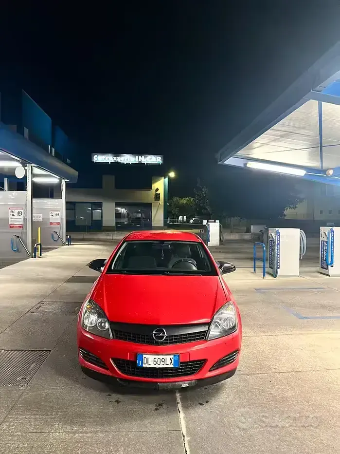 Usata Opel Astra GTC 90 CV (66 kW) 2007 Rosso Berlina