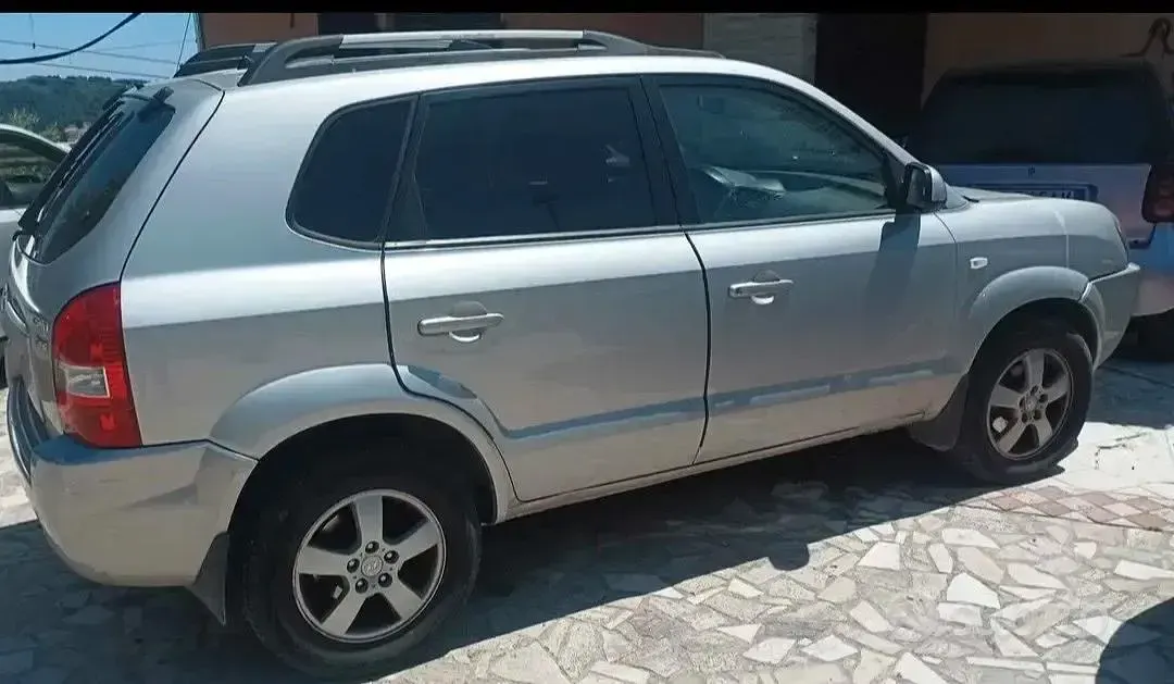 Usata Hyundai Tucson 140 CV (102 kW) 2007 Grigio SUV