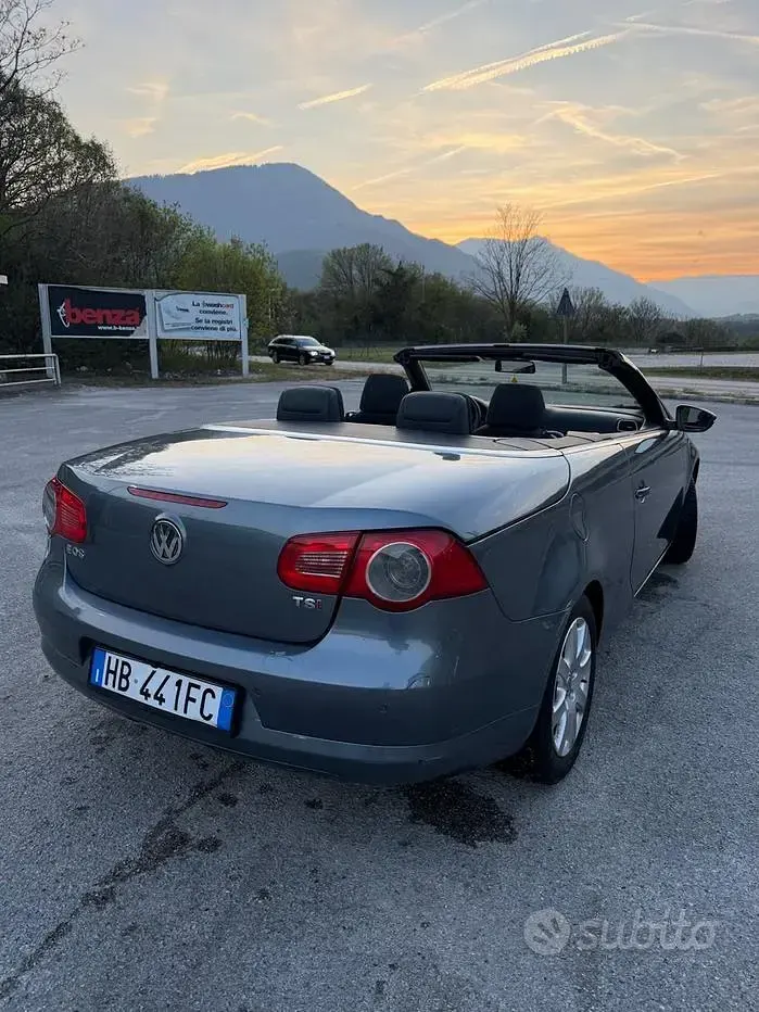 Usata VW Eos 122 CV (89 kW) 2010 Grigio Cabrio