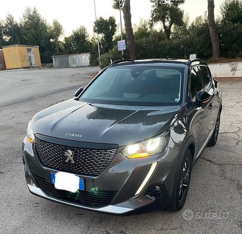 Grigio Usata 2022 Peugeot 2008 SUV | 22.200 € (Molto cara) - Immagine 1/4