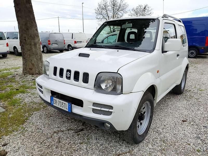 Usata Suzuki Jimny 86 CV (63 kW) 2008 Bianco SUV