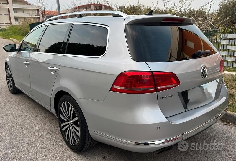 Usata VW Passat 170 CV (125 kW) 2012 Grigio Station wagon