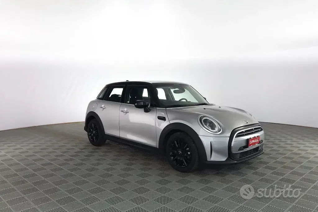 Usata Mini Cooper Classic 136 CV (100 kW) 2023 Argento Utilitaria