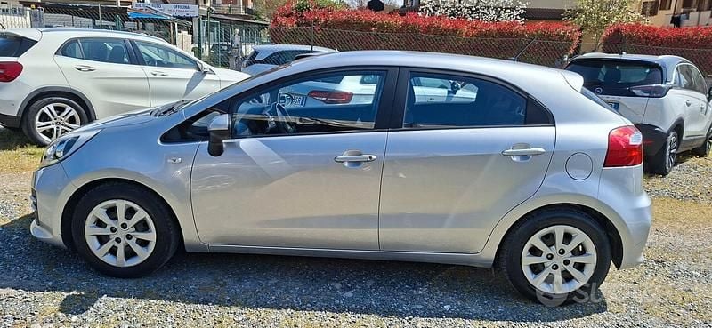 Usata Kia Rio 84 CV (61 kW) 2016 Grigio Utilitaria
