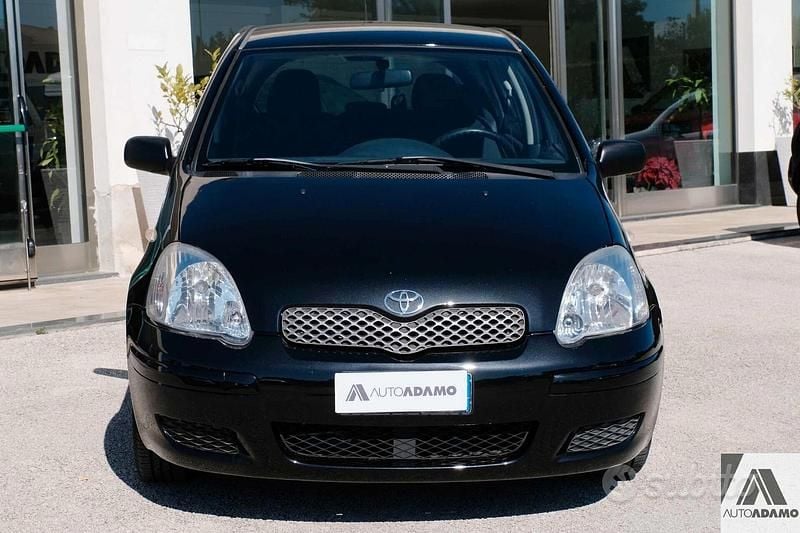 Usata Toyota Yaris 75 CV (55 kW) 2004 Nero Berlina