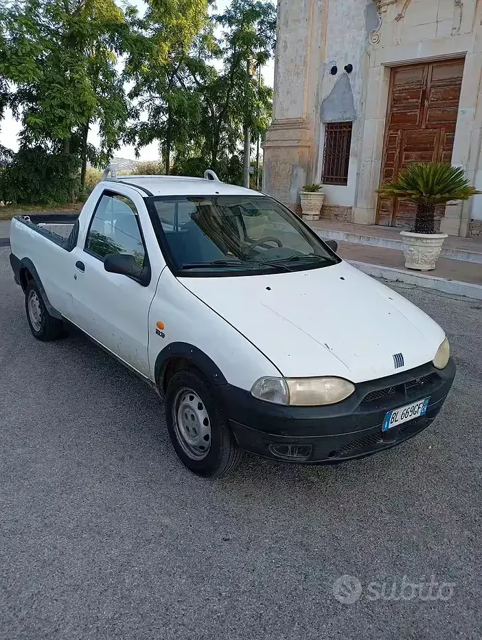 Usata Fiat Strada 69 CV (50 kW) 2000 Bianco Pick-up