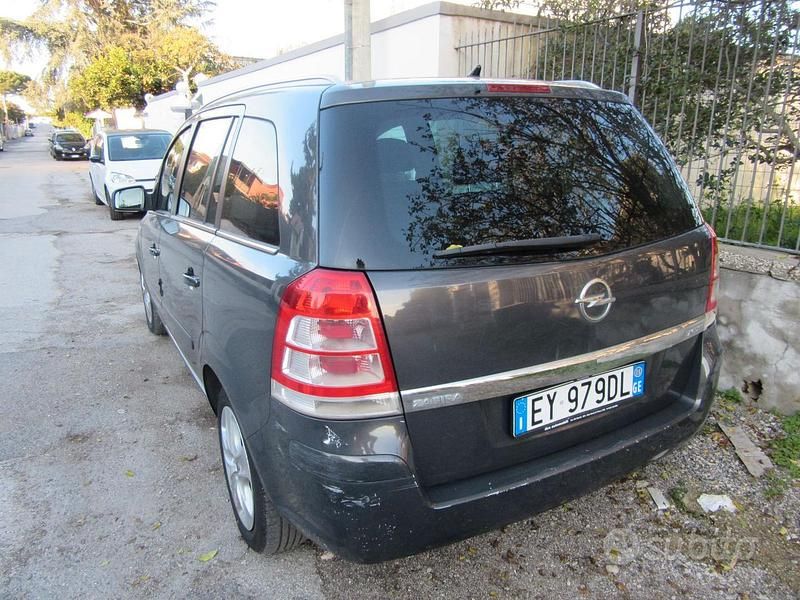 Usata Opel Zafira 2015 Marrone Monovolume
