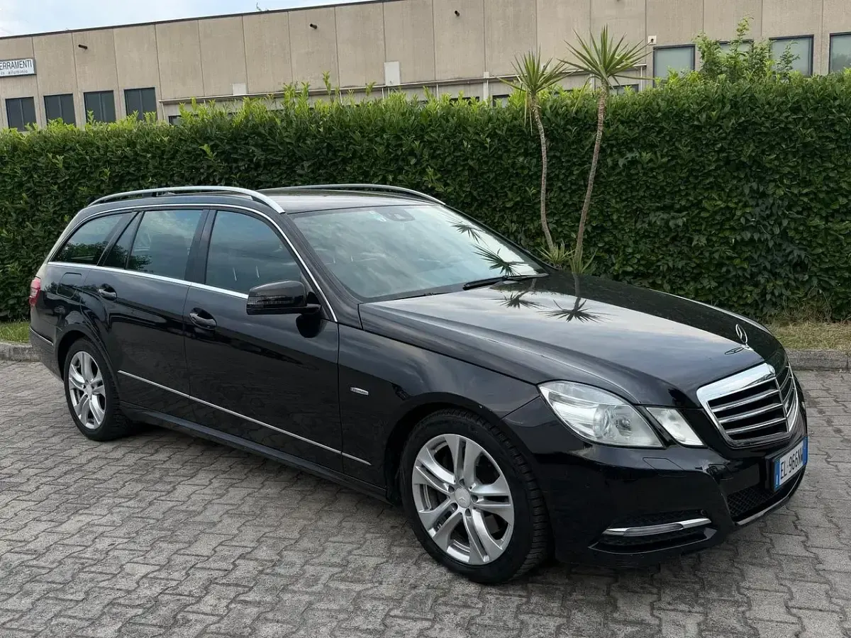 Usata Mercedes E350 Avantgarde 265 CV (194 kW) 2012 Nero Station wagon