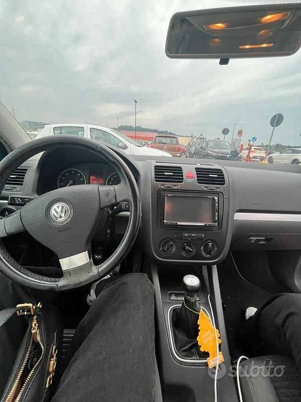 Usata VW Golf VI 102 CV (75 kW) 2009 Bianco Utilitaria