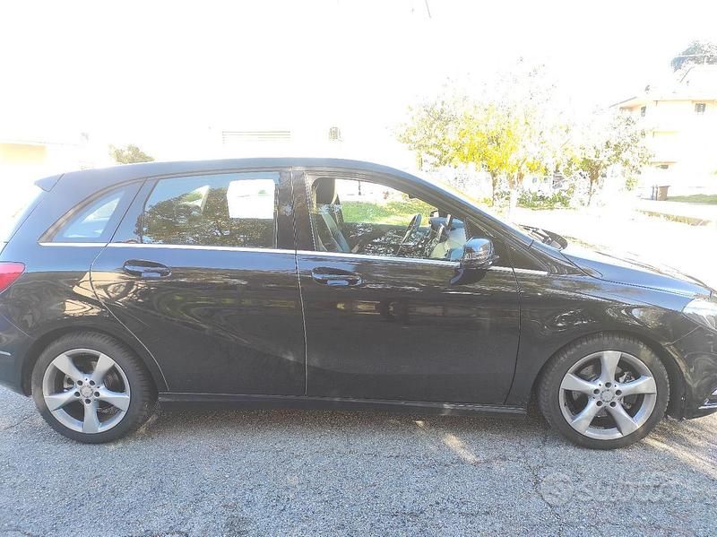 Nero Usata 2012 Mercedes B180 Monovolume | 8000 € - Immagine 1/4