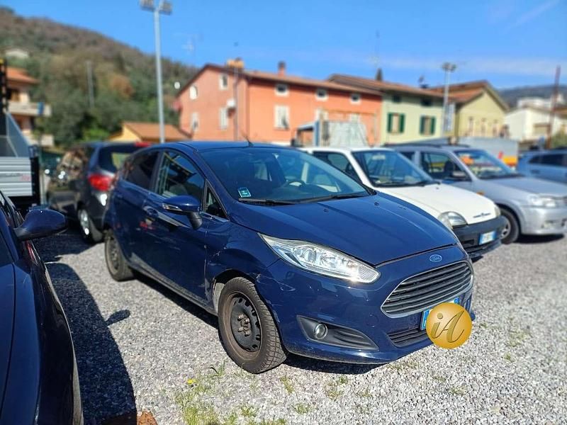 Usata Ford Fiesta 95 CV (69 kW) 2015 Blu/azzurro Berlina