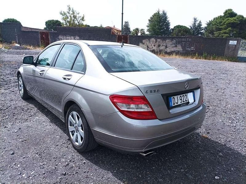 Usata Mercedes C220 Classic 170 CV (125 kW) 2007 Argento Berlina
