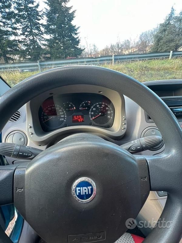 Usata Fiat Panda 4x4 60 CV (44 kW) 2004 Blu Utilitaria