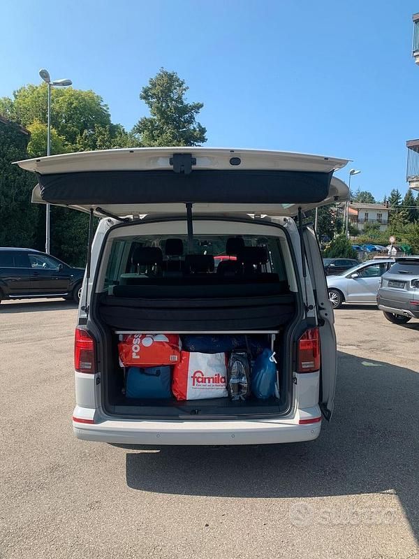 Usata VW California Beach 150 CV (110 kW) 2024 Grigio Furgone