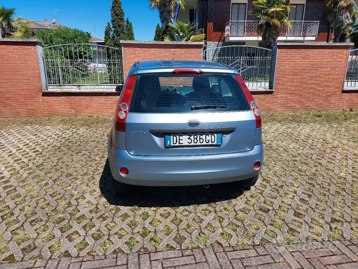Usata Ford Fiesta 102 CV (75 kW) 2006 Utilitaria