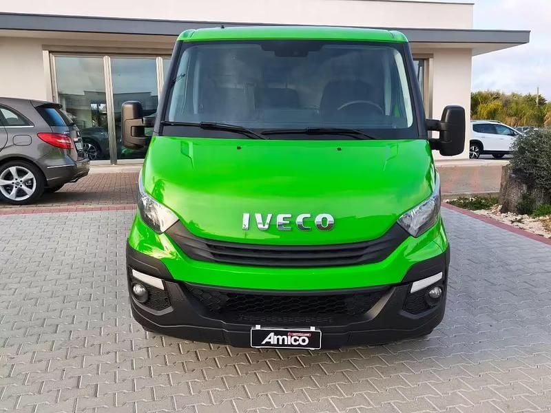 Usata Iveco Daily 136 CV (100 kW) 2016 Verde Furgone