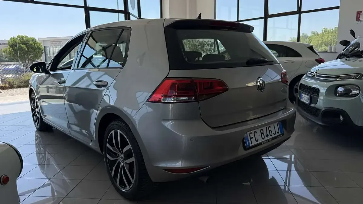 Usata VW Golf VII Highline 110 CV (80 kW) 2016 Grigio Berlina
