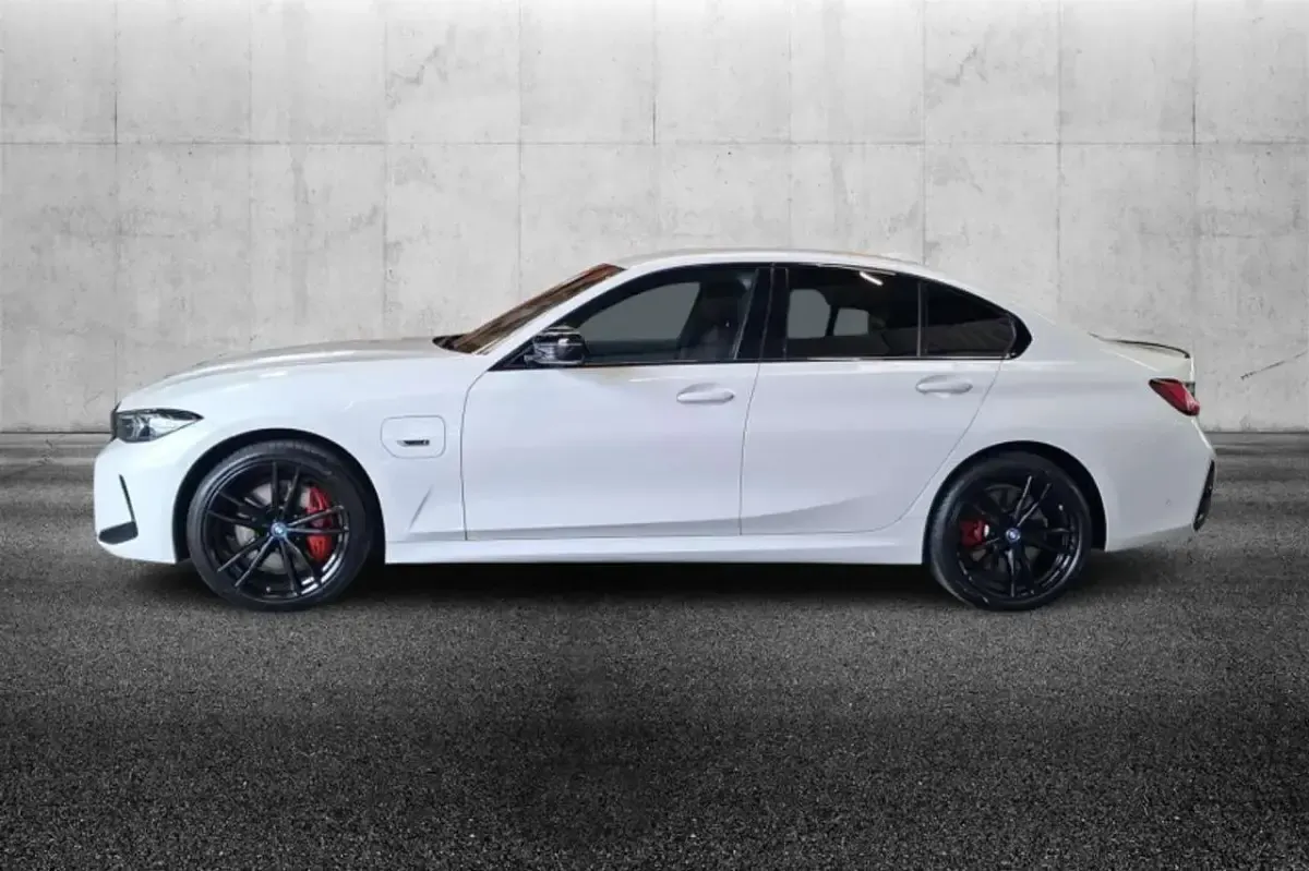 Usata BMW 330e M Sport 292 CV (214 kW) 2024 Bianco Berlina