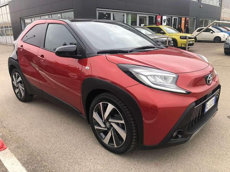 Usata Toyota Aygo X 72 CV (52 kW) 2022 Rosso SUV