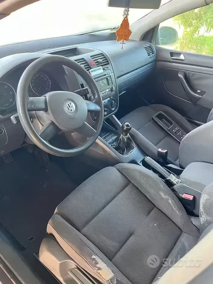 Usata VW Golf IV 105 CV (77 kW) 2004 Berlina